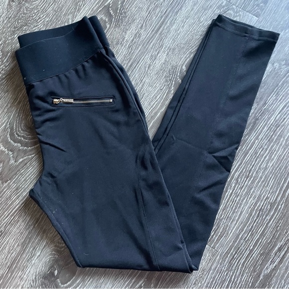 E&K Pants - NWOT SUPER CUTE AND SEXY BLACK LEGGINGS!